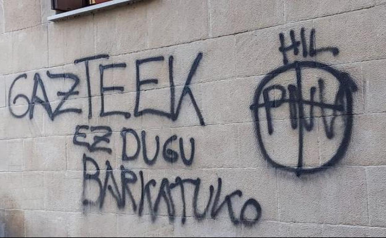 Una de las pintadas que aparecieron el miércoles en Hondarribia, que hacía referencia al PNV.