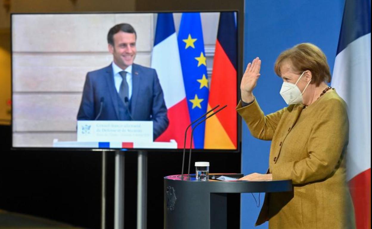 Macron y merkel defienden la estrategia europea de vacunas frente a las críticas | el diario vasco