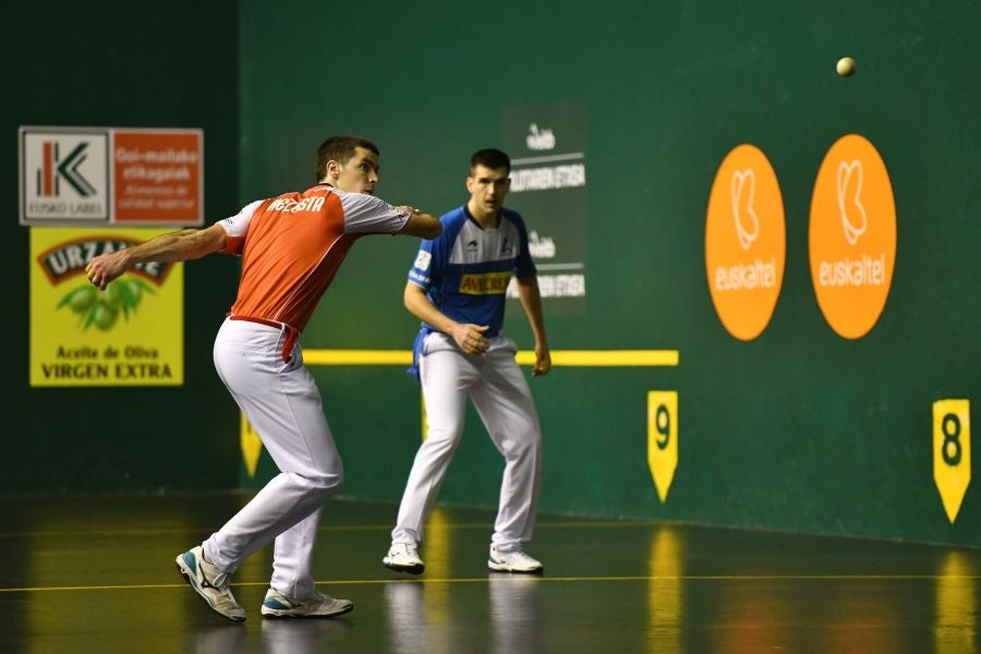 Campeonato de parejas: Joseba Ezkurdia se come a Aimar Olaizola II y Beñat Rezusta. 