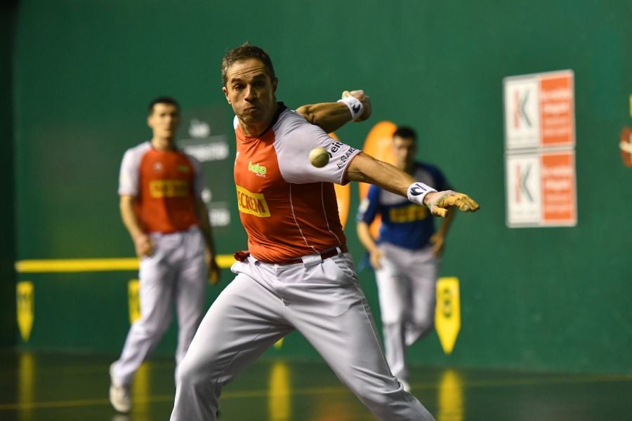 Campeonato de parejas: Joseba Ezkurdia se come a Aimar Olaizola II y Beñat Rezusta. 
