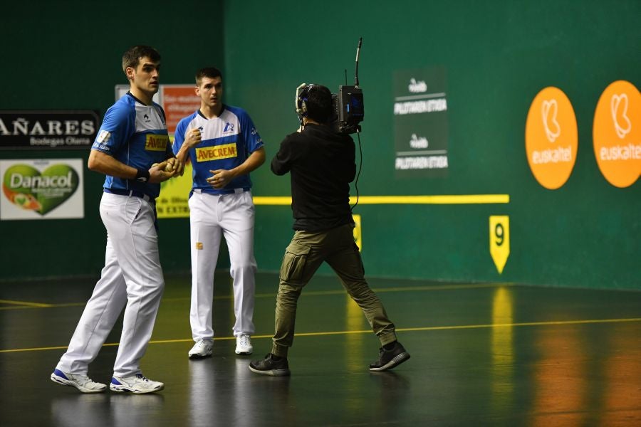 Campeonato de parejas: Joseba Ezkurdia se come a Aimar Olaizola II y Beñat Rezusta. 