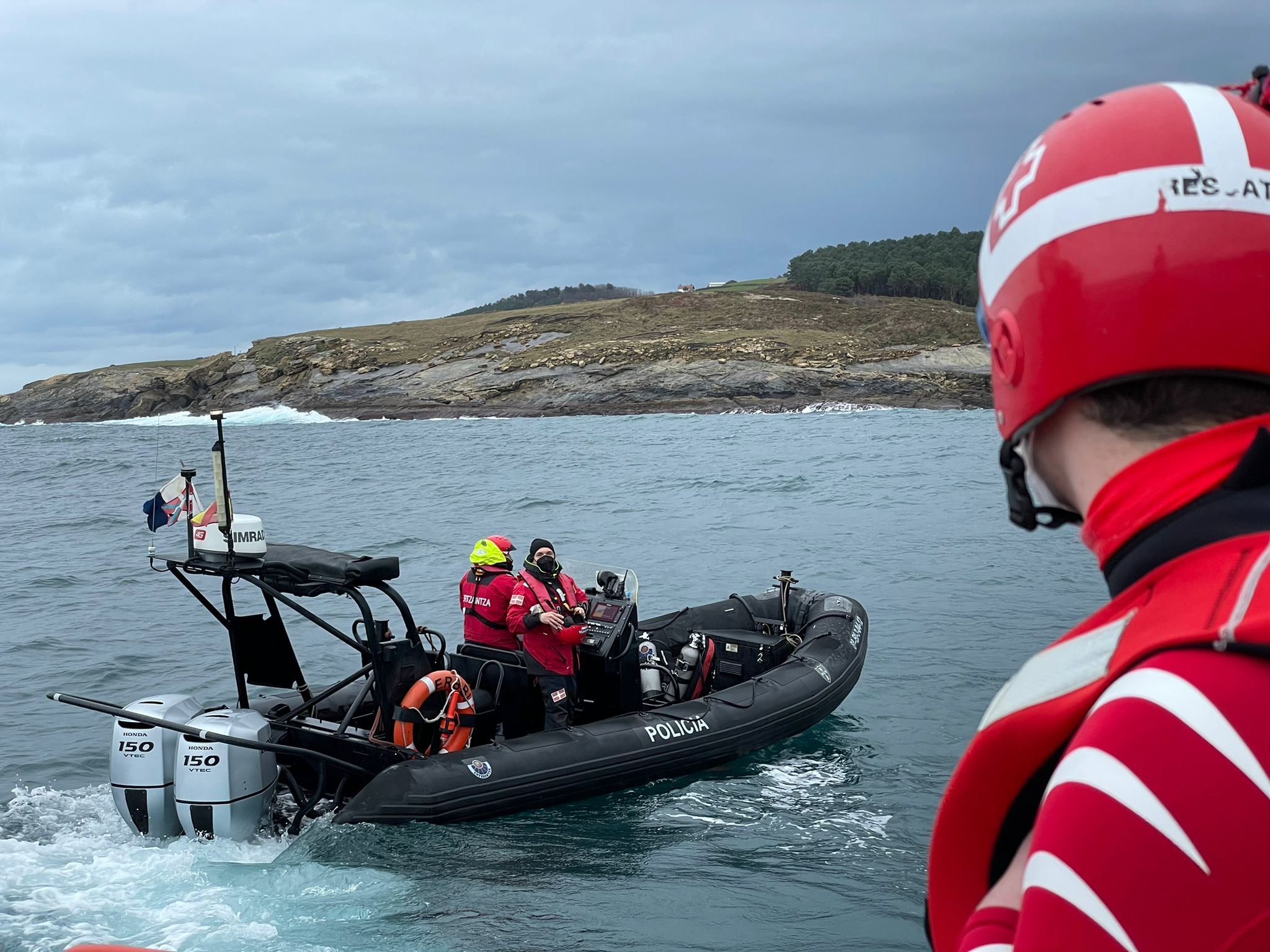 Imagen del dispositivo de búsqueda en Hondarribia este sábado.