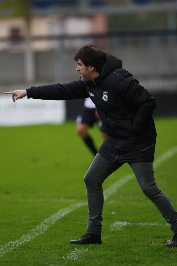 El Real Unión no afloja y este domingo ha sumado ante el Laredo su octavo triunfo del curso. Eso sí, los txuribeltz han tenido que fajarse de lo lindo para dejar los puntos en casa. El resultado final, 4-1, no refleja el sufrimiento de los de Aitor Zulaika en la segunda parte. 