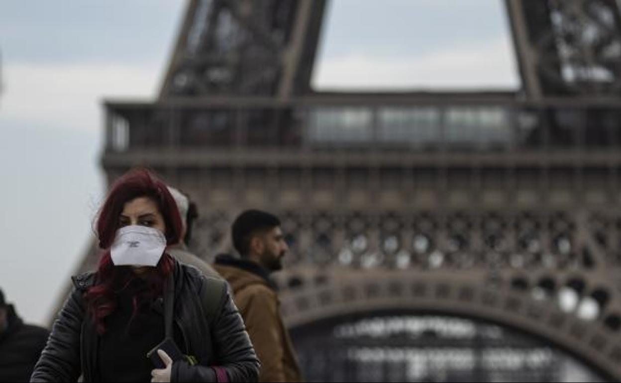 Francia prohíbe el uso de mascarillas caseras en los colegios