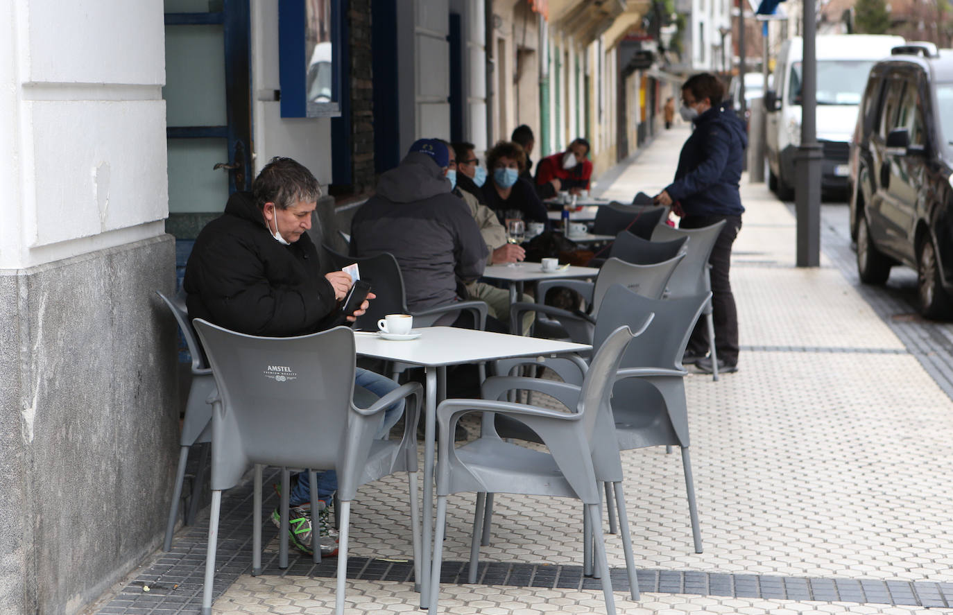 Algunos bares se animaron a abrir el mismo martes como el Campero de Gros. 