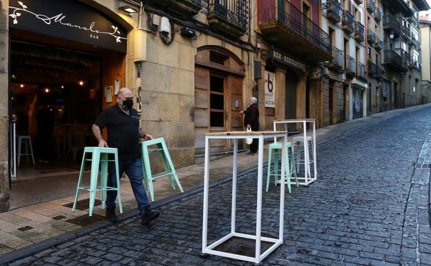 Los bares reabren sus puertas tras la decisión del TSJPV