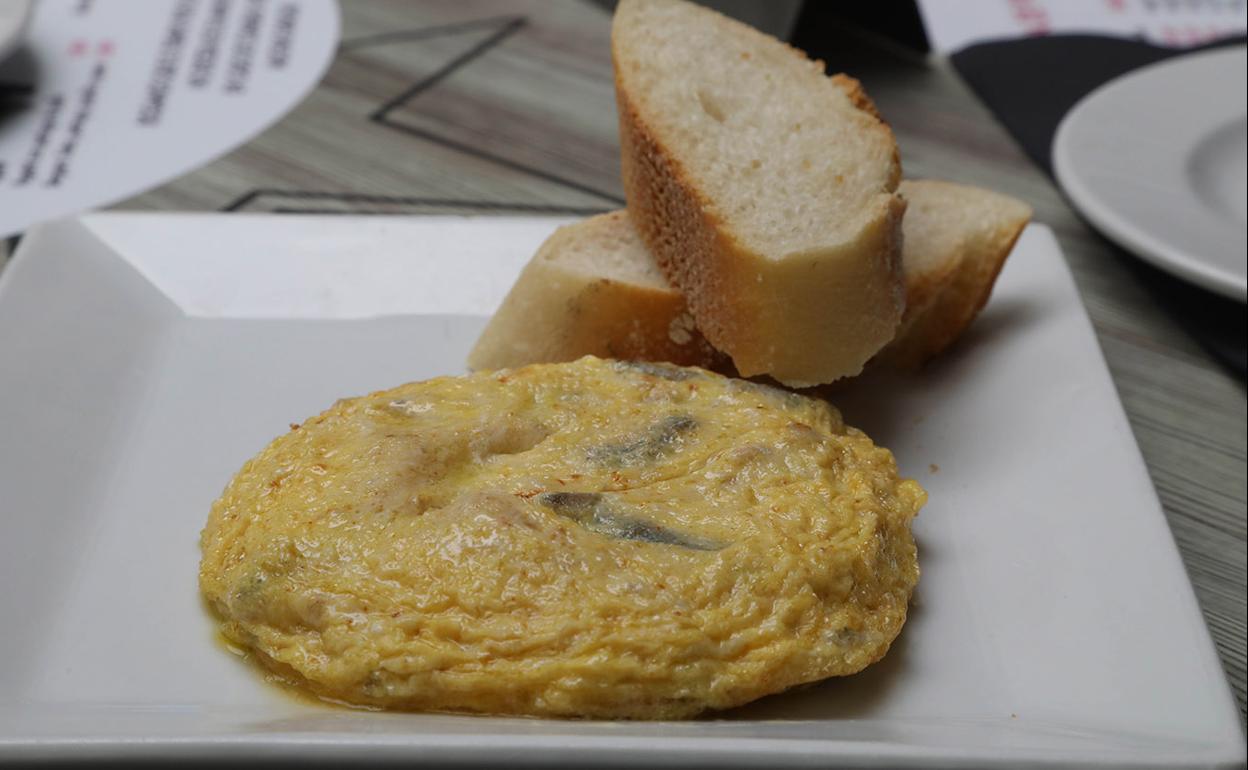 Receta de tortilla de antxoas de Monty Puig-Pey y Esteban Ortega