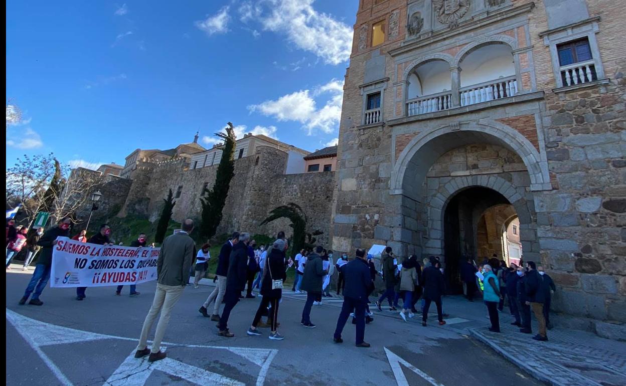 El presidente de los hosteleros anima al sector a reclamar daños al Estado y a las comunidades