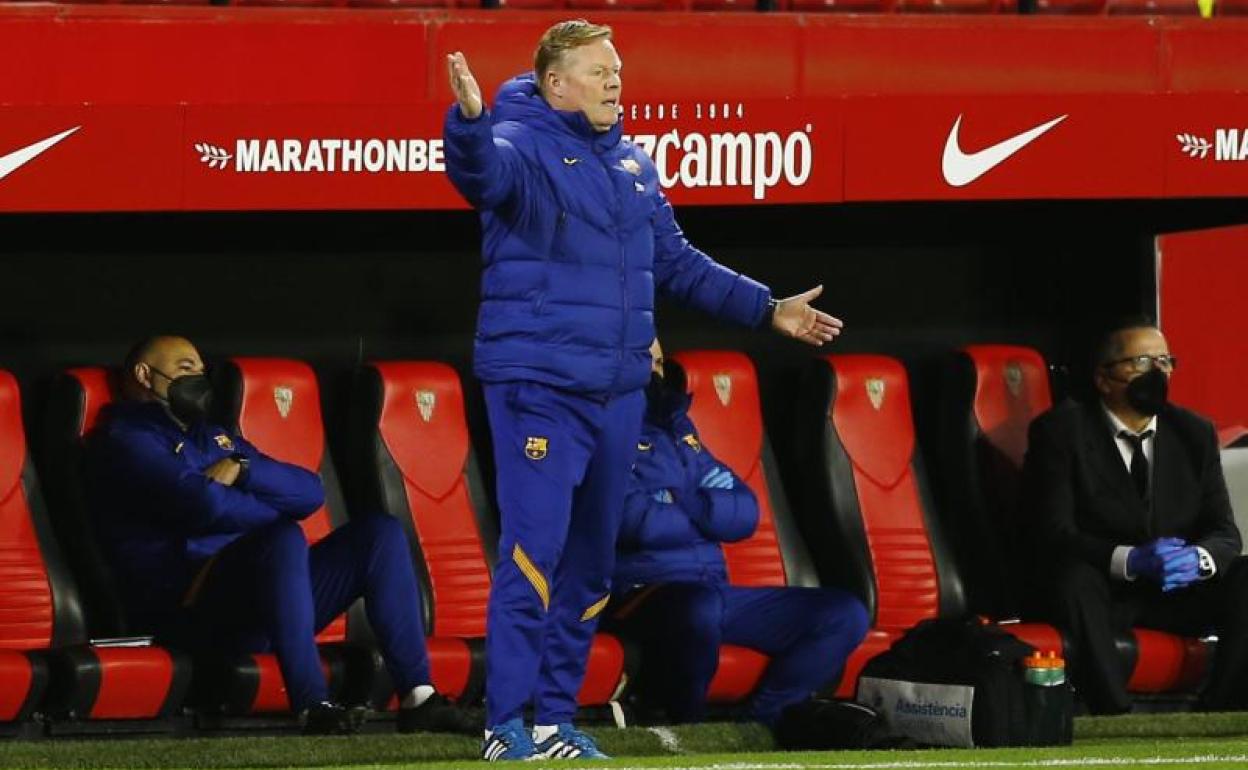 Koeman, durante el Sevilla-Barça.