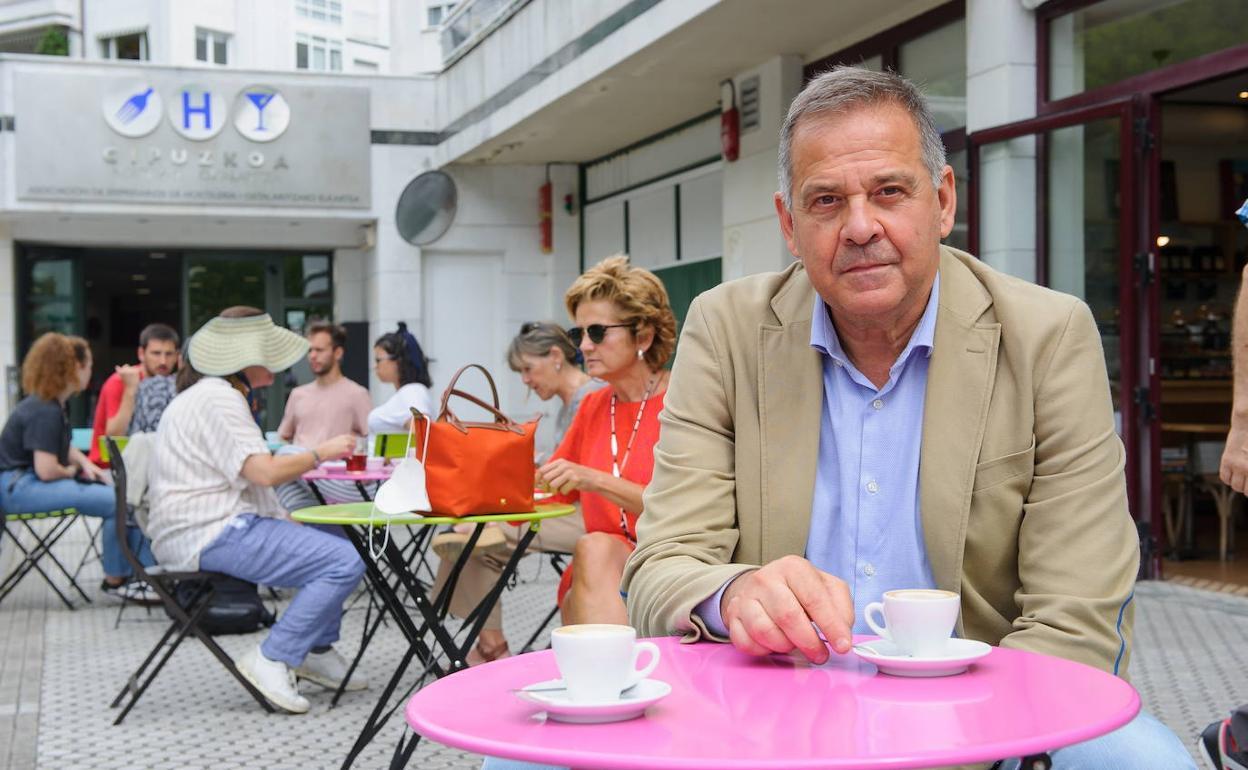 Kino Martínez, tomando un café en una imagen de archivo.