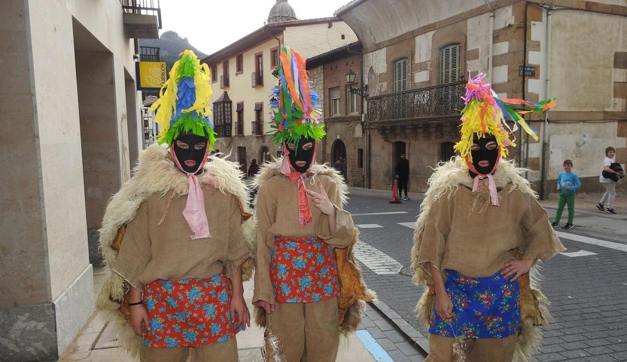 Los personajes tradicionales del carnaval eskoriatzarra, los 'kukumarros', este año no saldrán debido a la pandemia. 