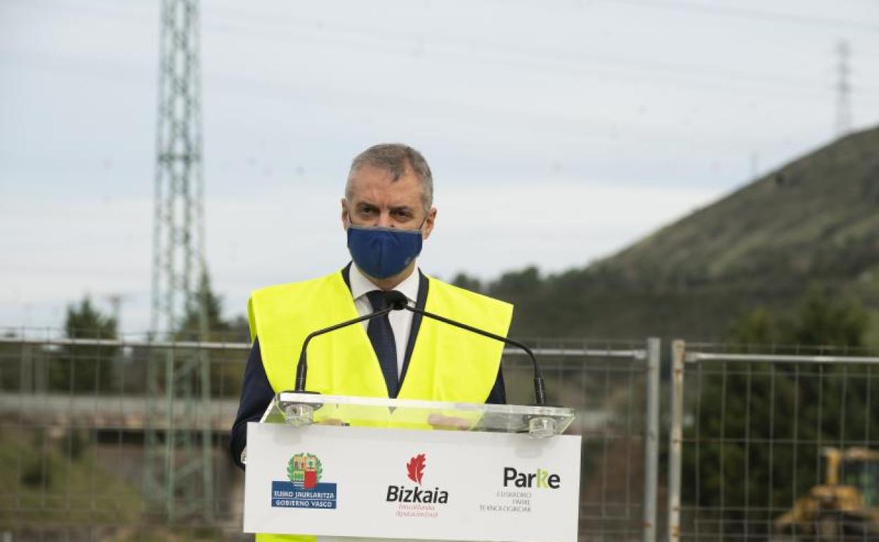 Iñigo Urkullu, este mediodía en la colocación de la primera piedra del EIC de Abanto-Zierbena.