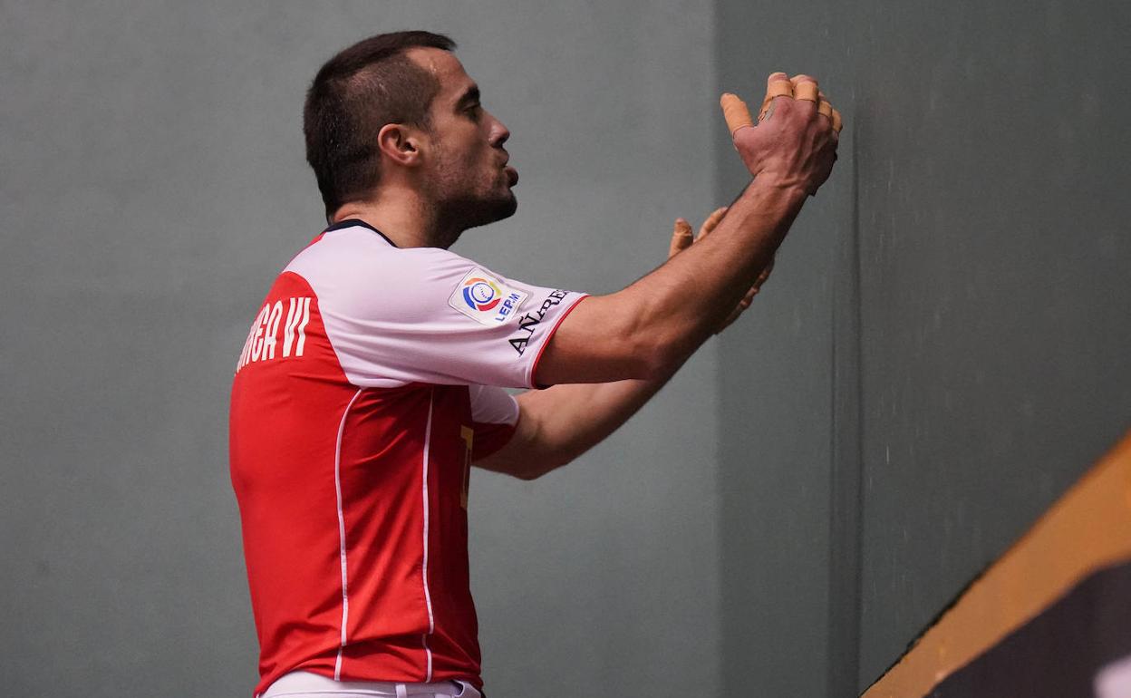 Oinatz Bengoetxea, en el partido disputado la noche del lunes en Idiazabal. 