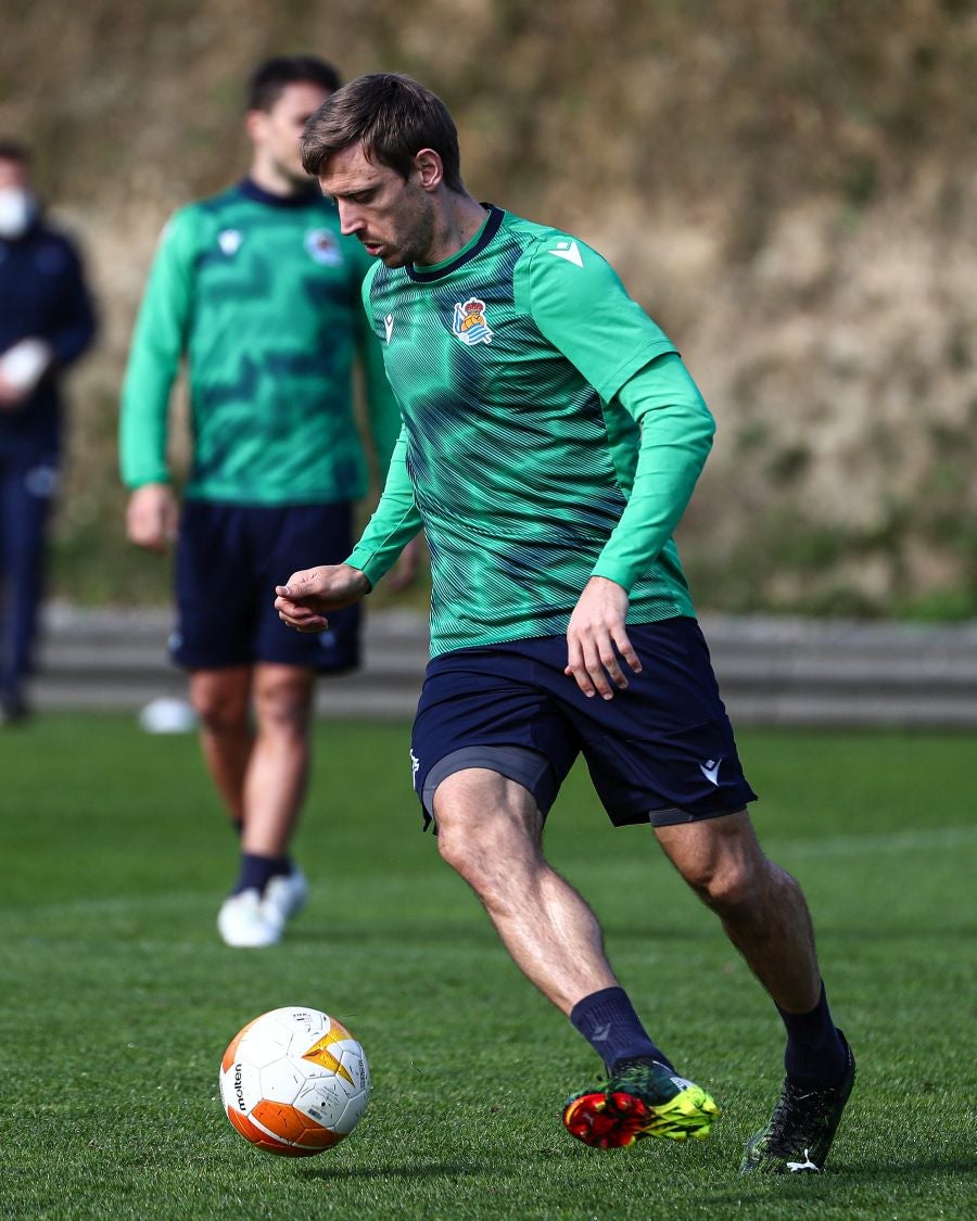 La Real Sociedad ha llevado a cabo la última sesión preparatoria en Zubieta antes de viajar a Turín donde se medirá mañana a las 18.55 horas ante el Manchester United.