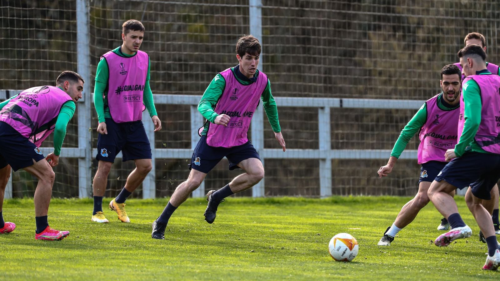 La Real Sociedad ha llevado a cabo la última sesión preparatoria en Zubieta antes de viajar a Turín donde se medirá mañana a las 18.55 horas ante el Manchester United.