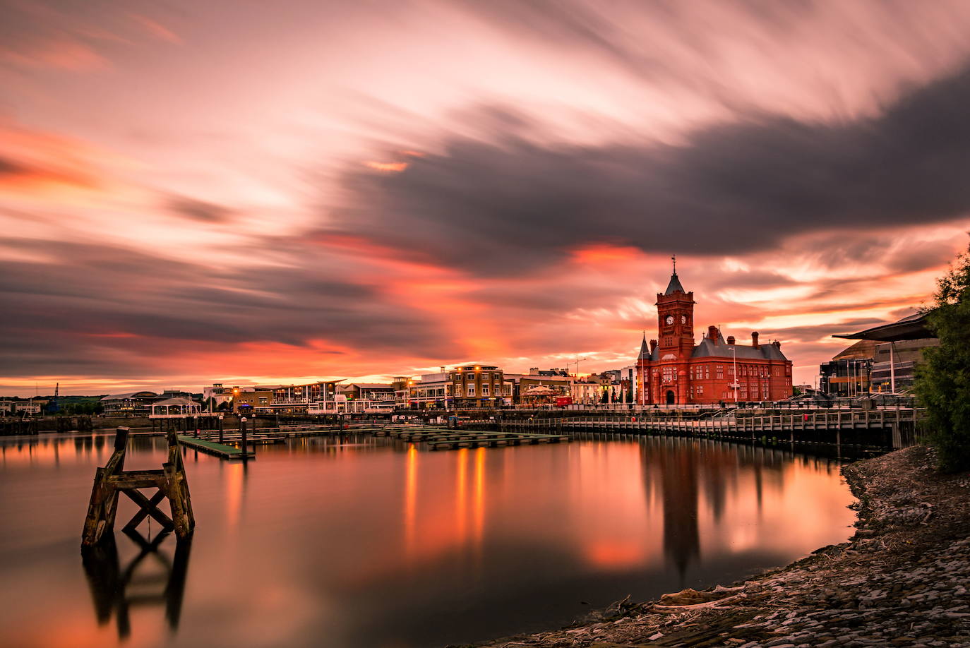 La bahía de Cardiff.