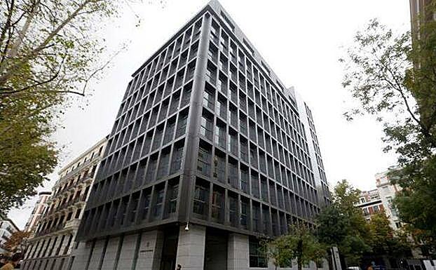 Audiencia Nacional, vista desde la plaza Villa de París.