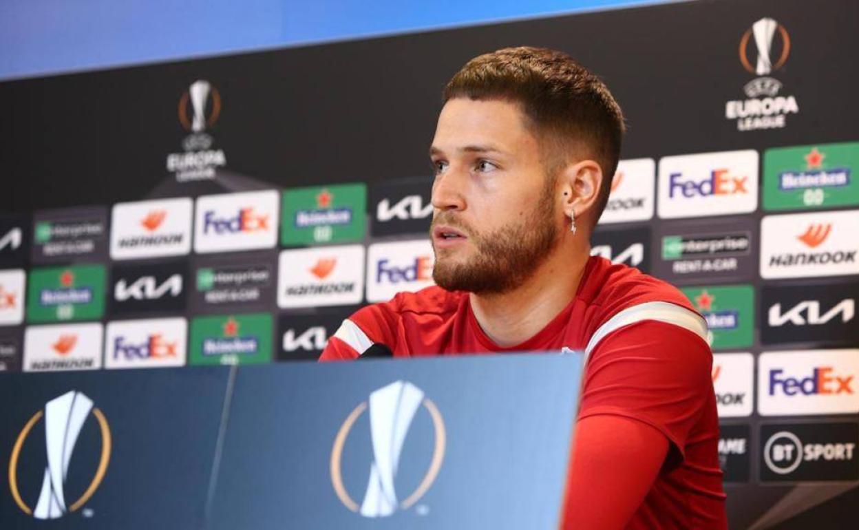 Álex Remiro, durante la comparecencia de esta mañana.