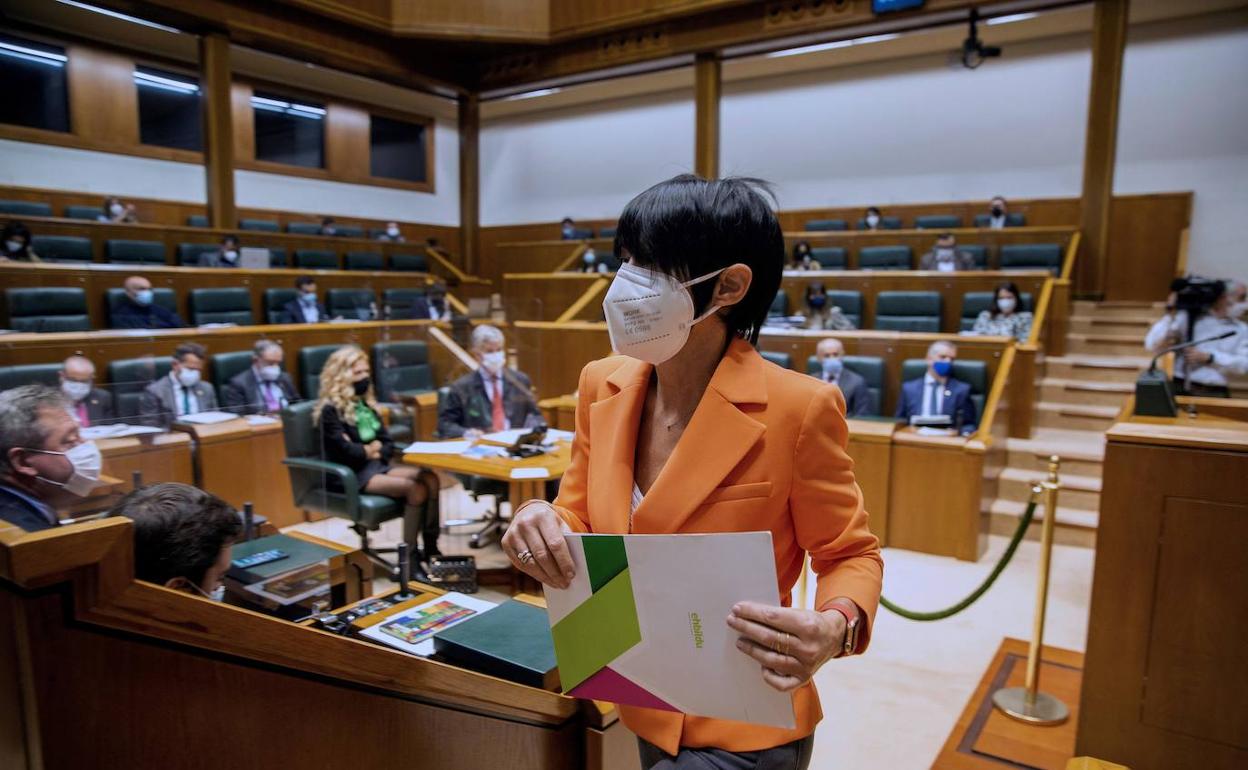 La portavoz de EH Bildu, Maddalen Iriarte, durante un pleno. 