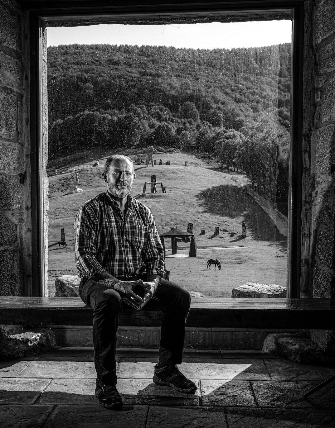 La editorial tolosarra Xibarit acaba de publicar 'Herri Kirolak. Juegos del pueblo vasco. Euskal Herriaren jokoak', un libro que repasa los orígenes y fundamentos del deporte rural vasco de la mano de Joseba Urretavizcaya y Álvaro Bermejo.