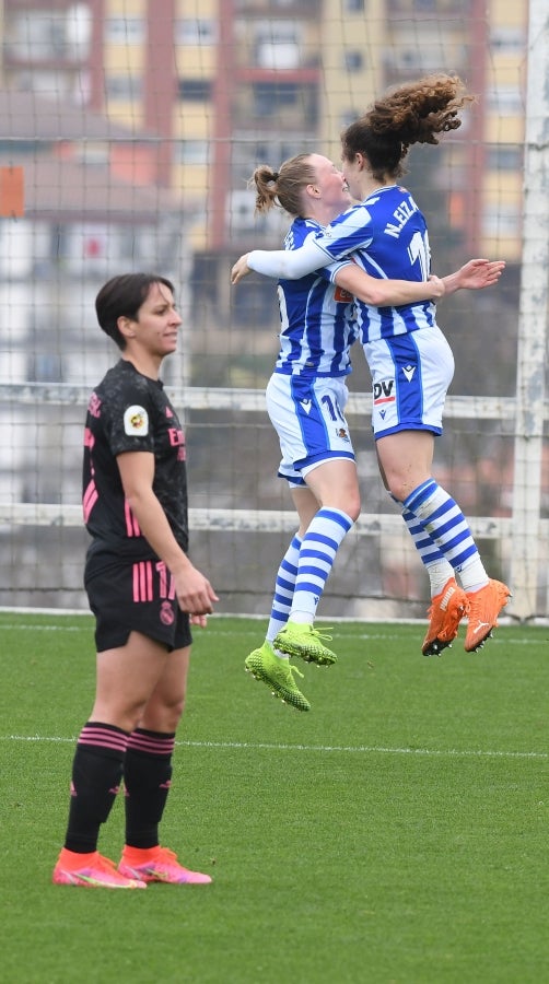 La Real Sociedad venció en casa al Real Madrid por tres goles a uno con remontada incluida para apurar una de las últimas oportunidades de las realistas para luchar por los puestos que dan acceso a competición continental. 