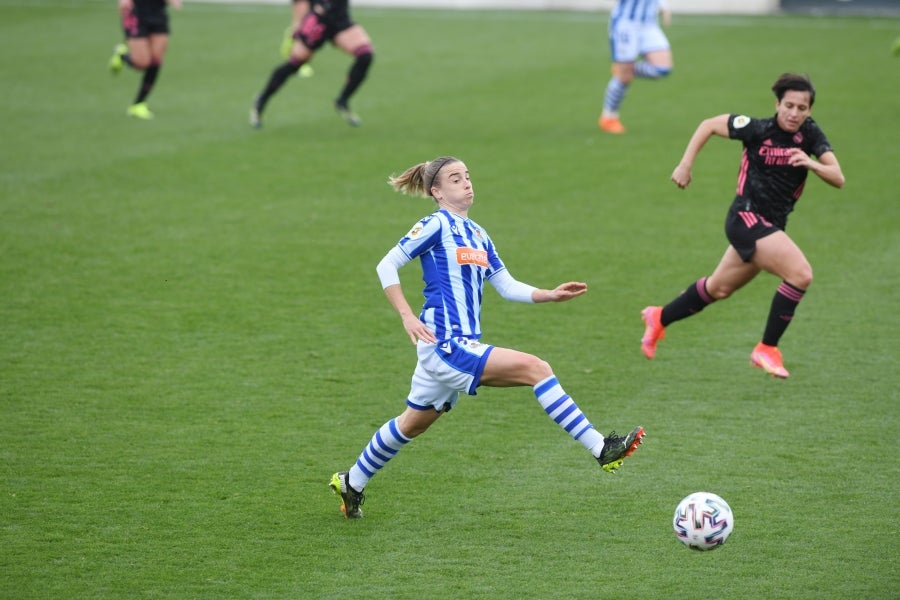 La Real Sociedad venció en casa al Real Madrid por tres goles a uno con remontada incluida para apurar una de las últimas oportunidades de las realistas para luchar por los puestos que dan acceso a competición continental. 
