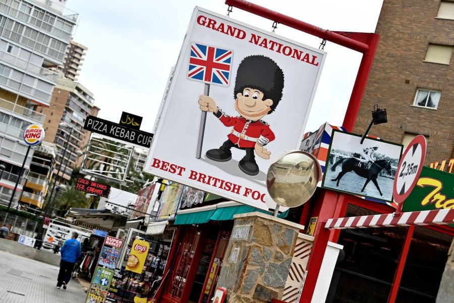 El anuncio de la reactivación de los viajes del Imserso y la apertura del Reino Unido a partir de mayo alienta la esperanza del sector hotelero y la restauración