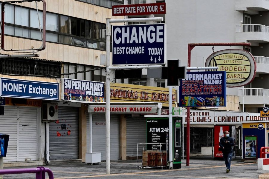 El anuncio de la reactivación de los viajes del Imserso y la apertura del Reino Unido a partir de mayo alienta la esperanza del sector hotelero y la restauración