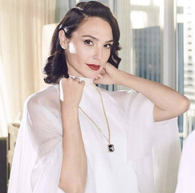 Este ha sido el 'top 10' de los estilismos más destacados de unos Globos de Oro 2021 virtuales, rodeados de polémica y sin alfombra roja. ¿Qué os parece?