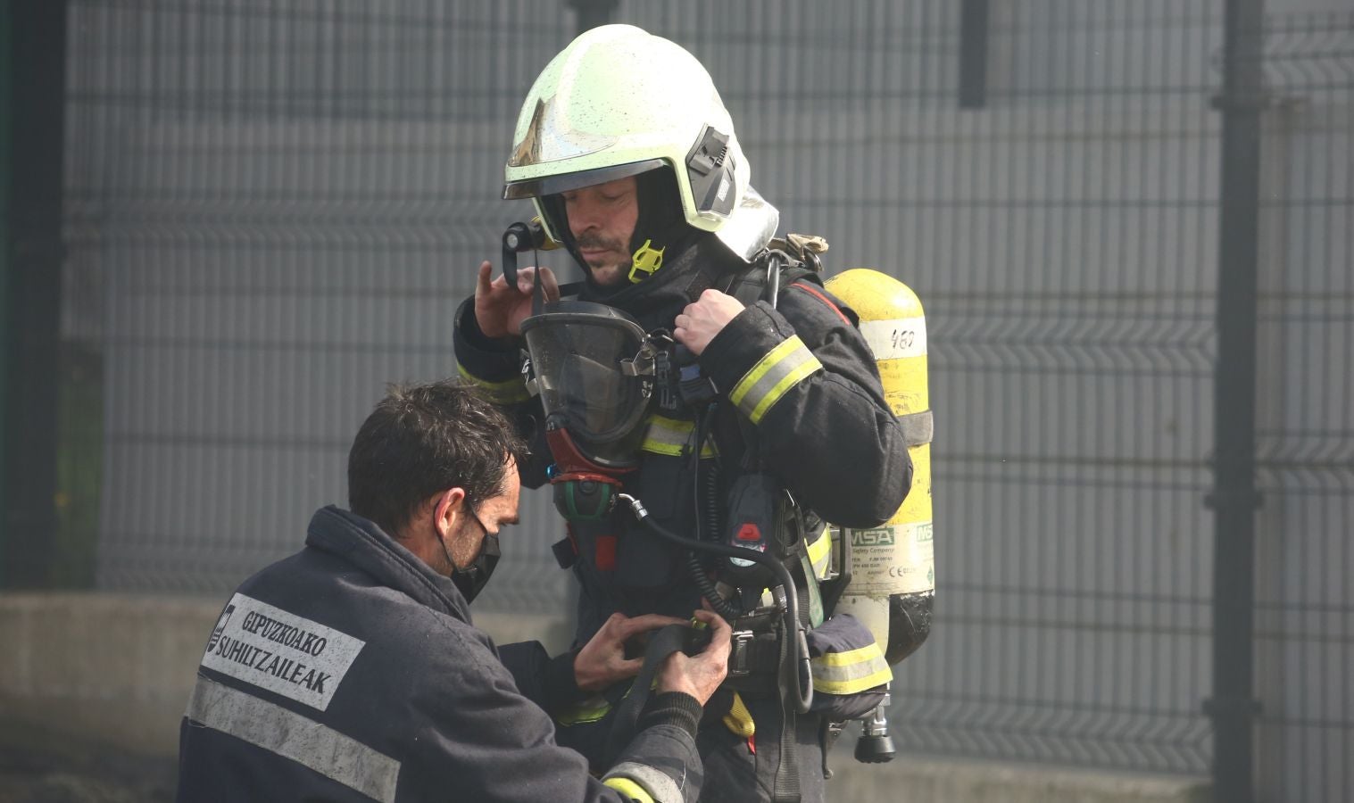 Un incendio calcina una empresa de aislamientos situado en el polígono Ugaldetxo de Oiartzun que, afortunadamente, no ha dejado heridos