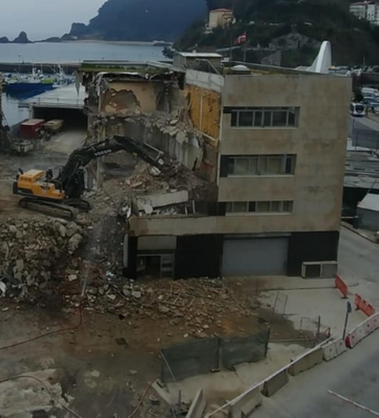 El edificio de la Cofradía está practicamente demolido. 