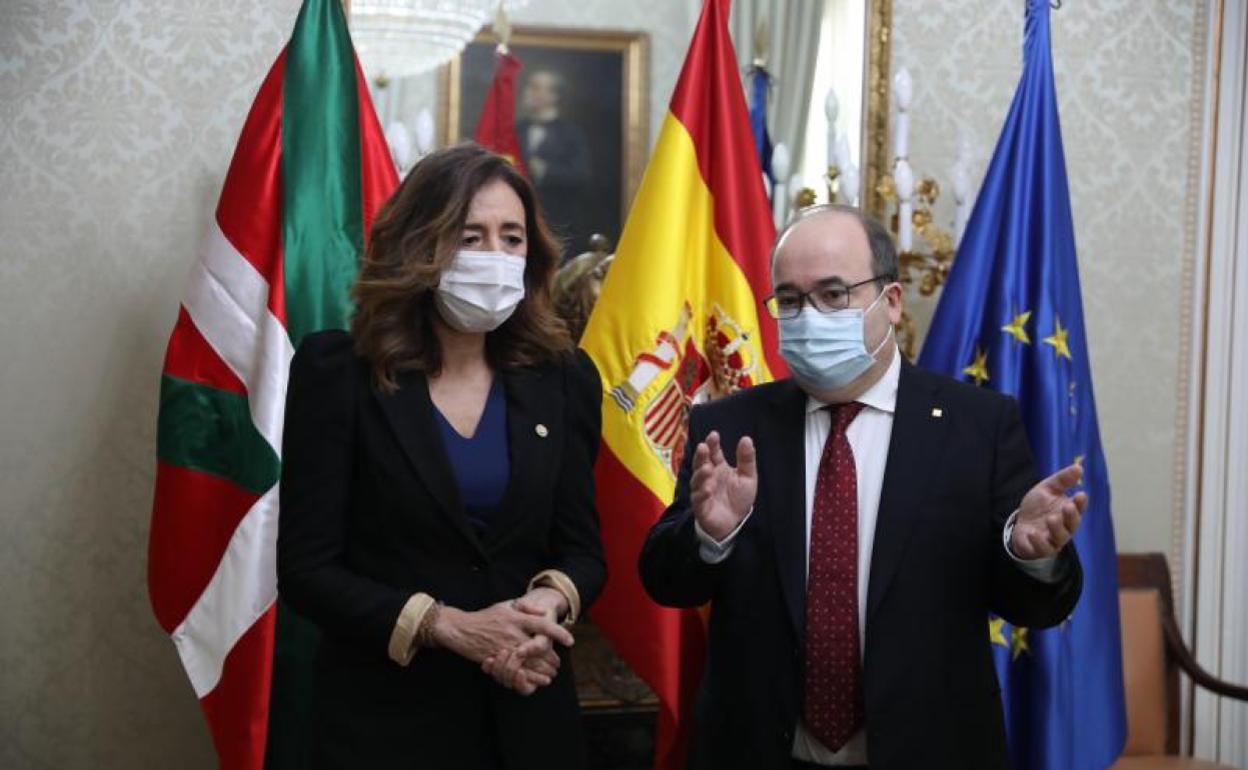 Olatz Garamendi y Miquel Iceta, en la reunión que mantuvieron el pasado miércoles en Madrid.