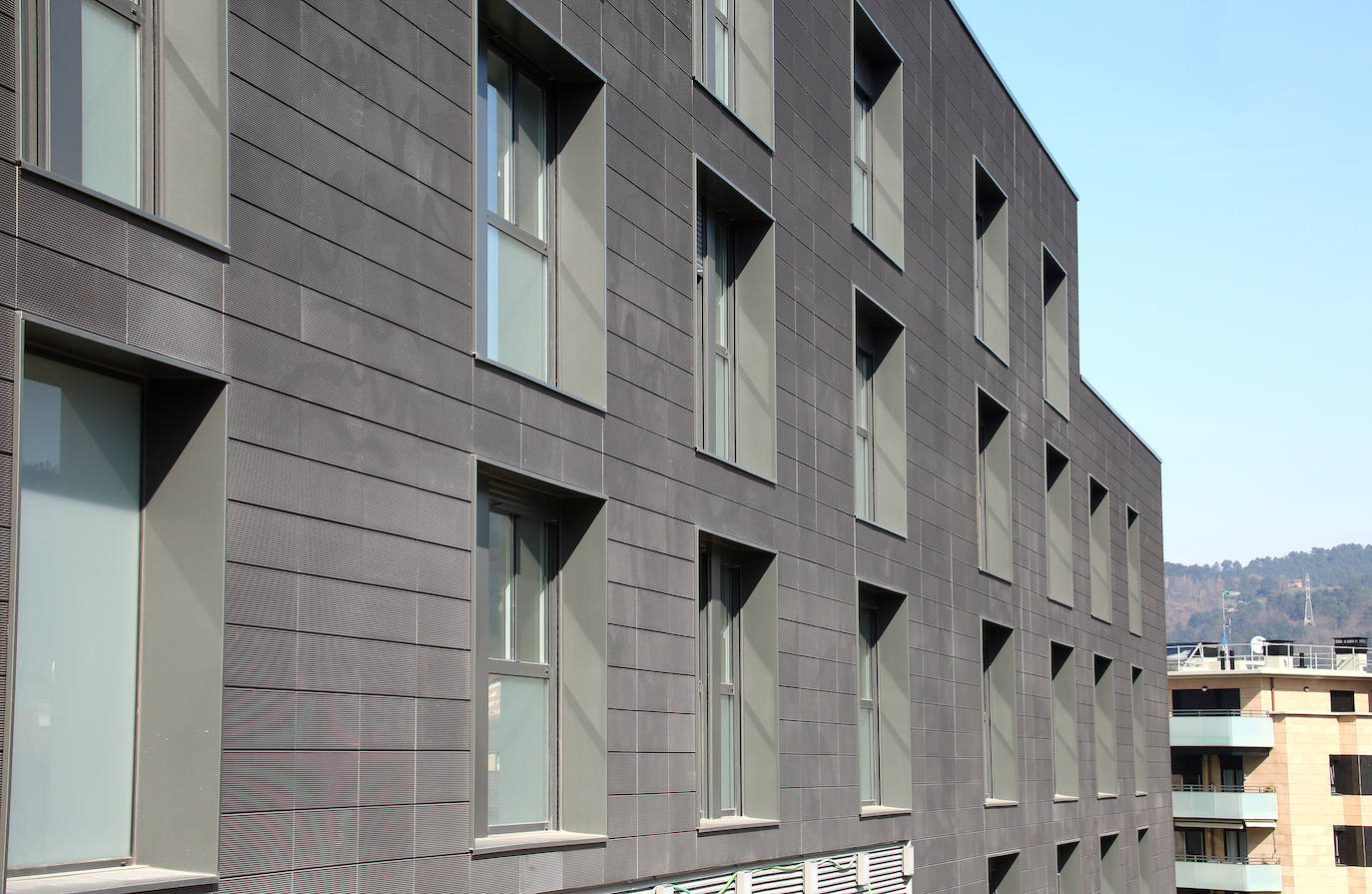 El Gobierno Vasco inicia la adjudicación de las viviendas y pone en valor esta fórmula como «herramienta para la emancipación de jóvenes» en Euskadi. 