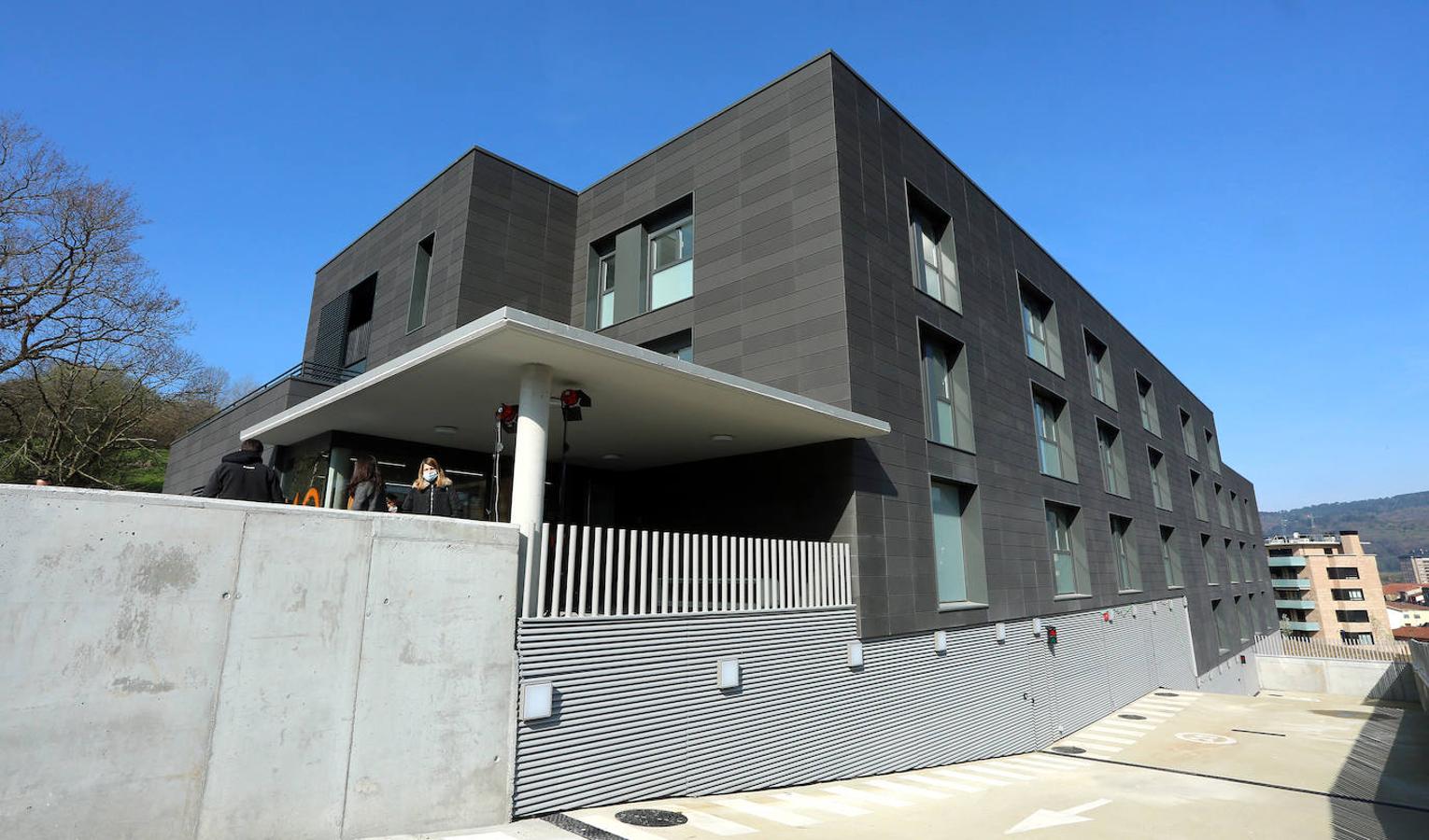 El Gobierno Vasco inicia la adjudicación de las viviendas y pone en valor esta fórmula como «herramienta para la emancipación de jóvenes» en Euskadi. 