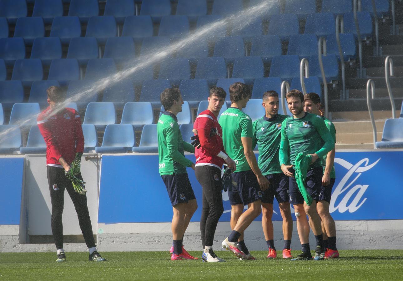 El lateral zurdo es duda para el partido del domingo, aunque todavía no está descartado. 