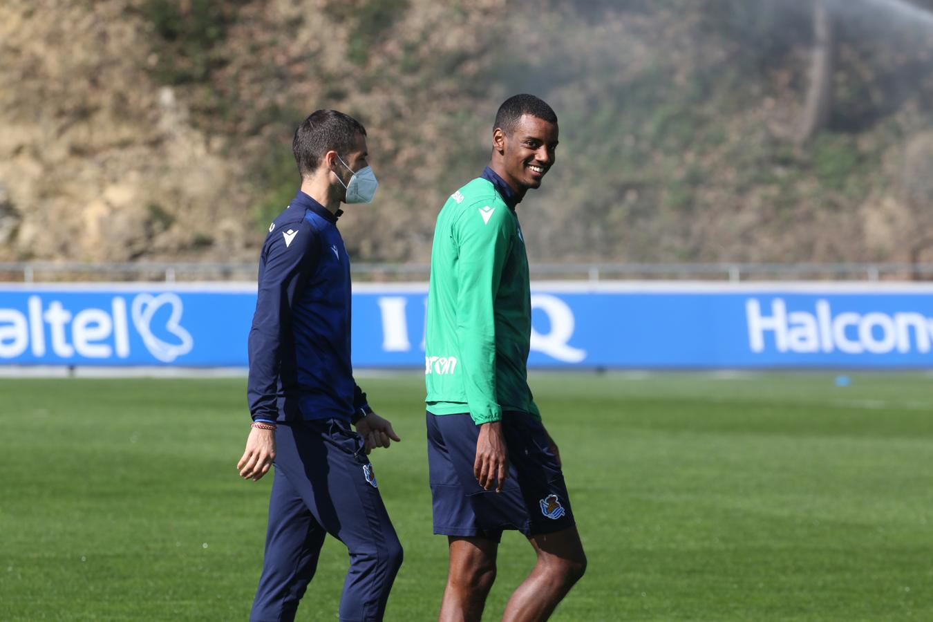 El lateral zurdo es duda para el partido del domingo, aunque todavía no está descartado. 