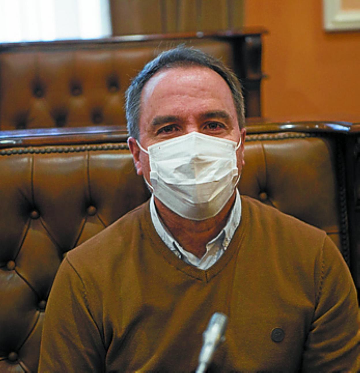 «Les felicito por  no tener ningún voto en contra»