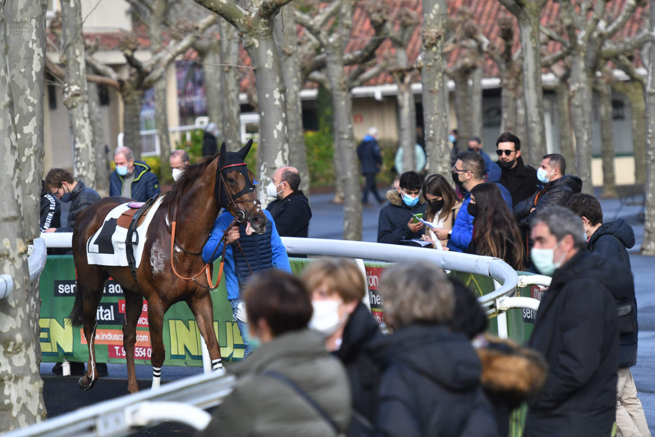 Por primera vez desde hace mucho tiempo, debido a la pandemia, se han vuelto a ver las gradas con aficionados. 