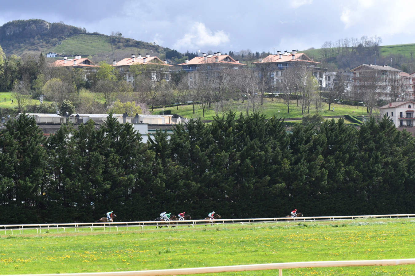 Por primera vez desde hace mucho tiempo, debido a la pandemia, se han vuelto a ver las gradas con aficionados. 