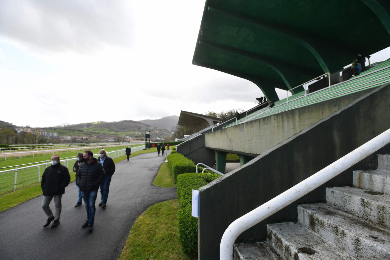 Por primera vez desde hace mucho tiempo, debido a la pandemia, se han vuelto a ver las gradas con aficionados. 