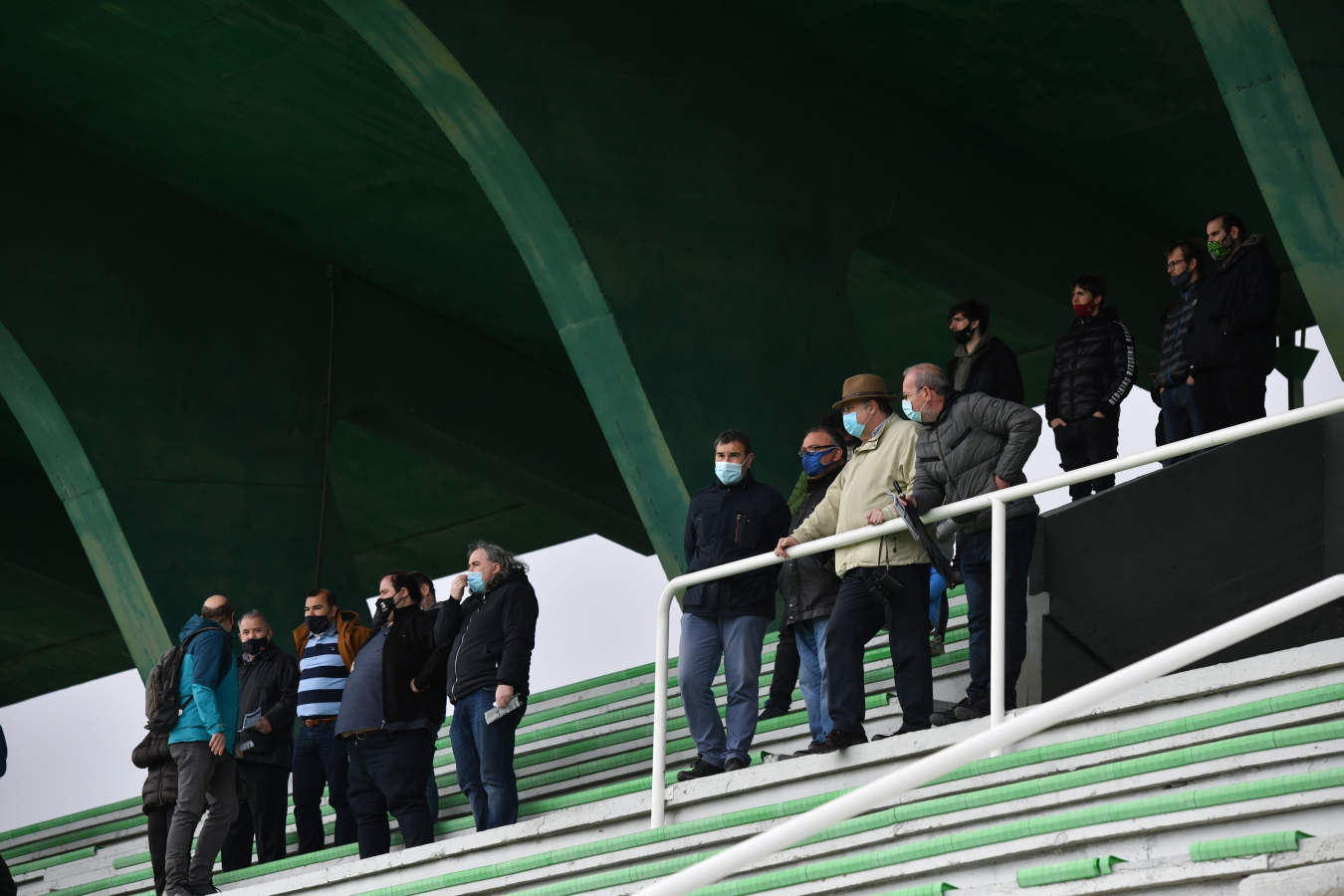 Por primera vez desde hace mucho tiempo, debido a la pandemia, se han vuelto a ver las gradas con aficionados. 