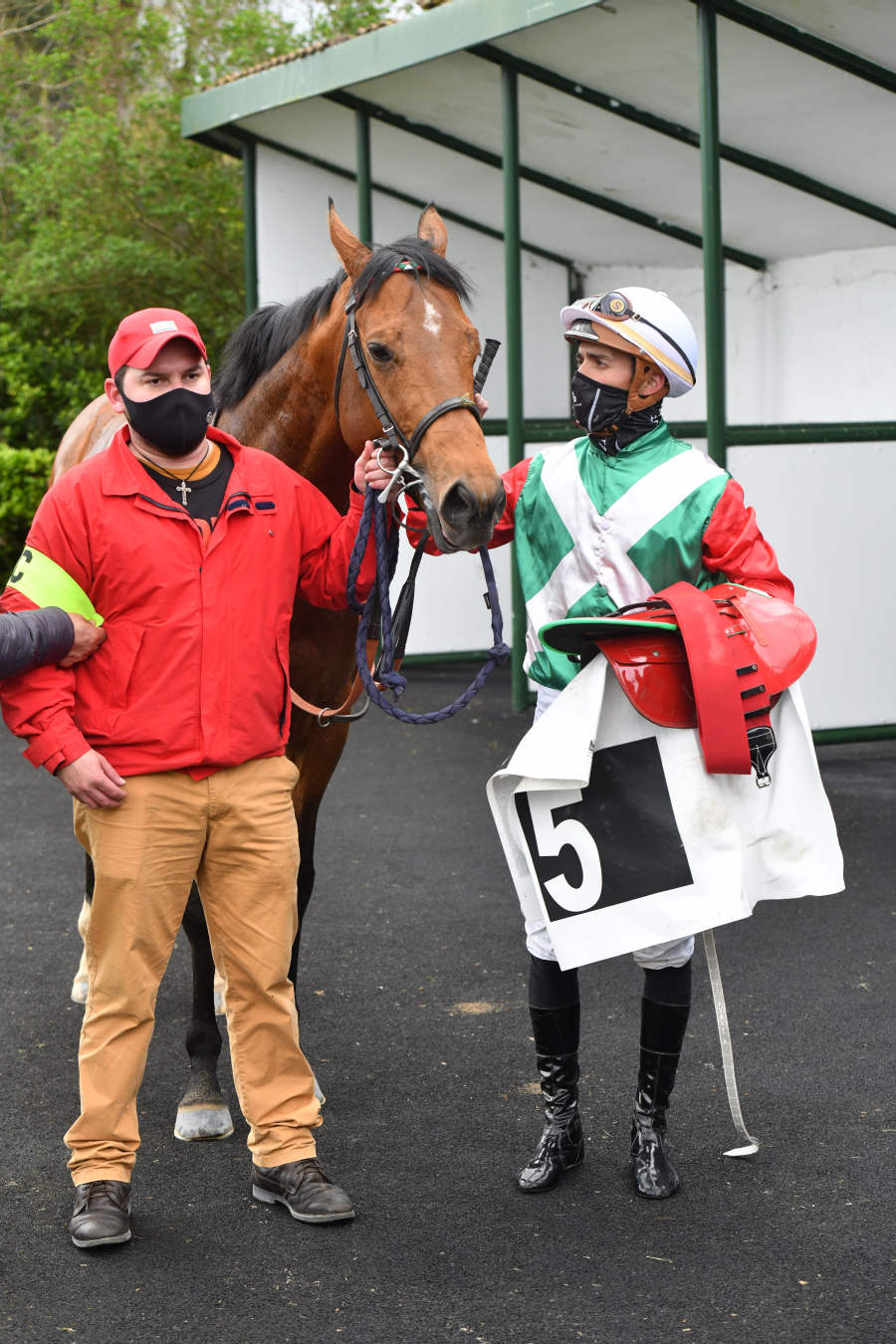 Por primera vez desde hace mucho tiempo, debido a la pandemia, se han vuelto a ver las gradas con aficionados. 