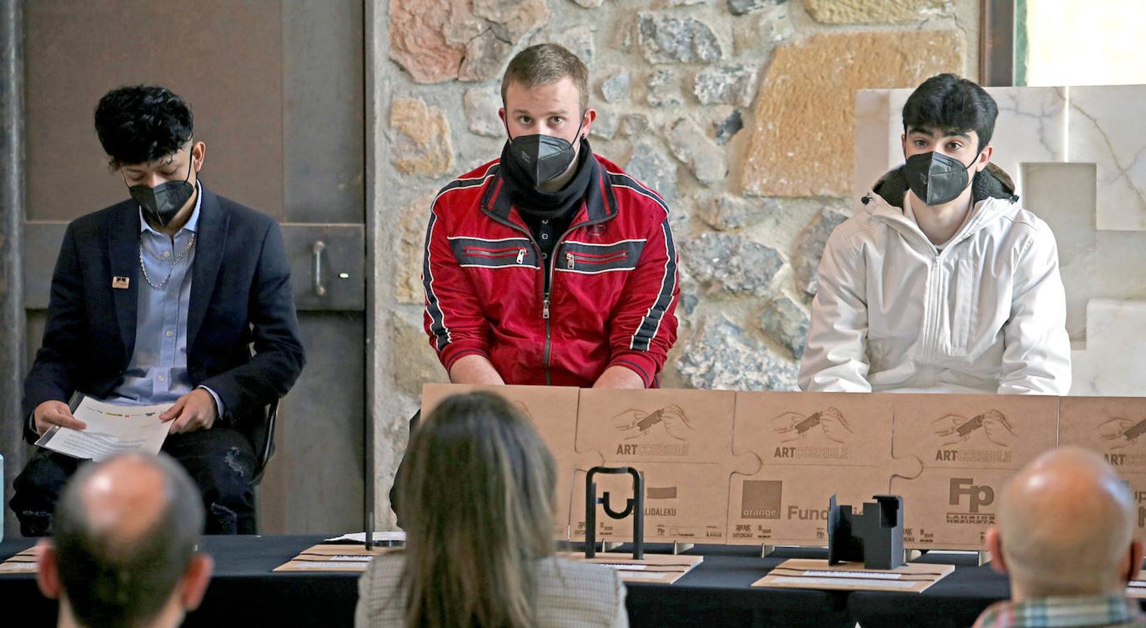 Una original iniciativa basada «en la empatía y la innovación» aúna a los estudiantes de formación profesional de Ortzadar, la ONCE, Chillida Leku y la Fundación Orange. 