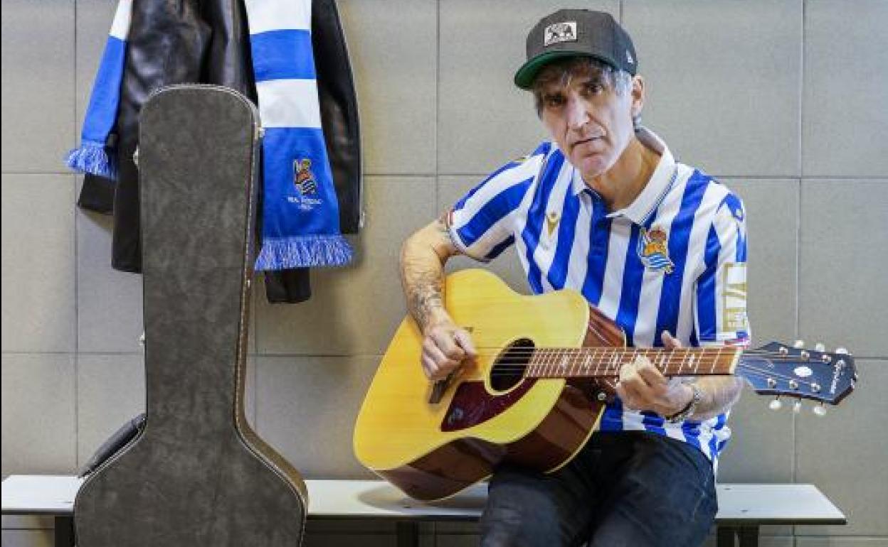 Mikel Erentxun posa para DV en un camerino del Victoria Eugenia. «Solo espero que la final no dure más de 90 minutos, por el bien de mi corazón», dice. 