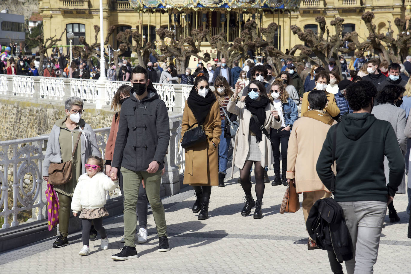 Miles de guipuzcoanos estrenaron este sábado el fin de la limitación con salidas a Bizkaia y Araba, y a segundas residencias