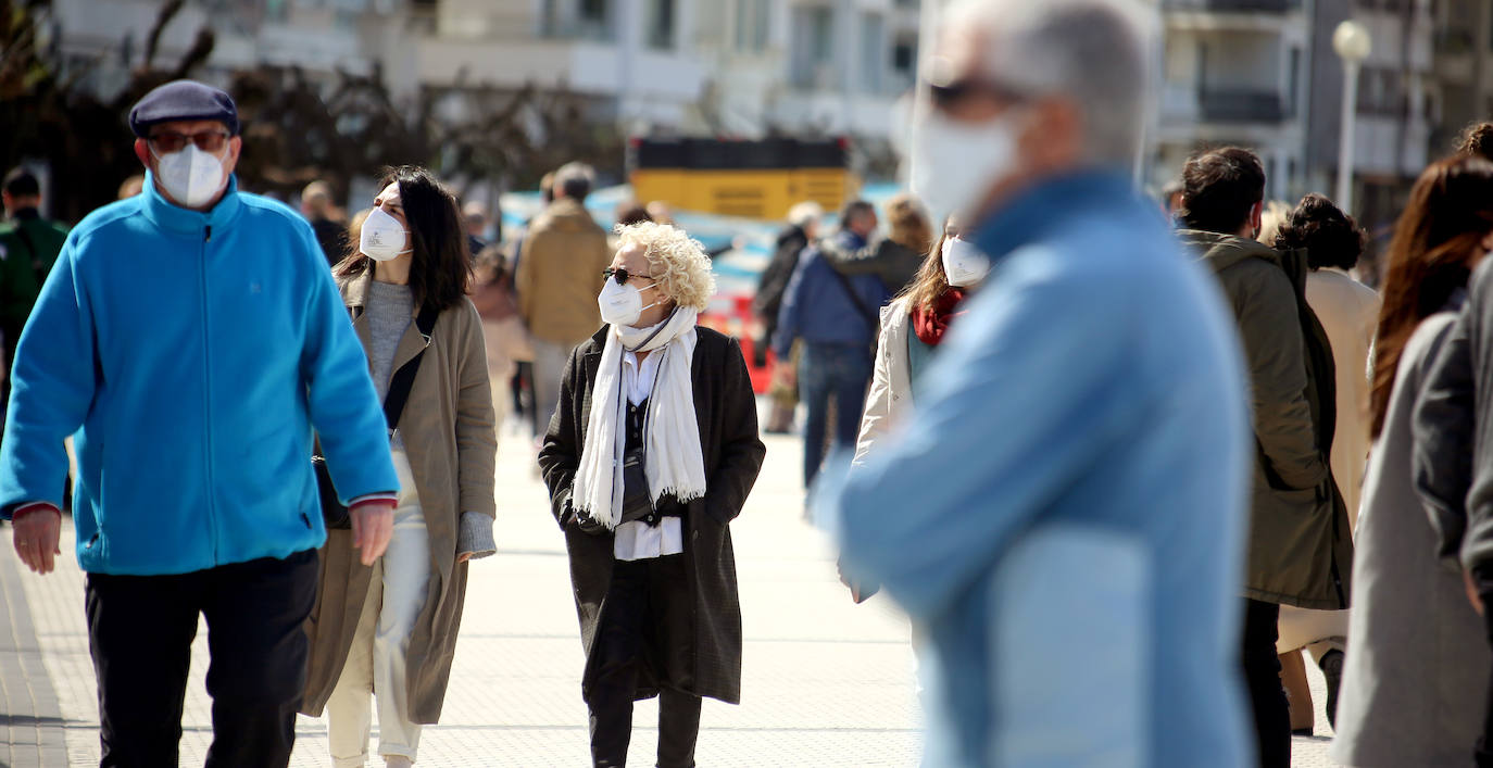 Miles de guipuzcoanos estrenaron este sábado el fin de la limitación con salidas a Bizkaia y Araba, y a segundas residencias