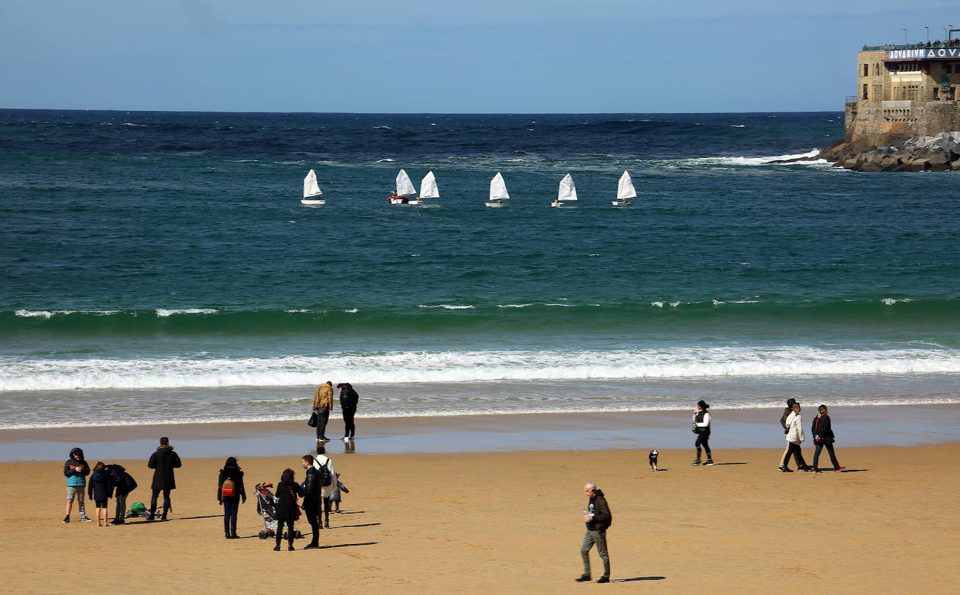 Miles de guipuzcoanos estrenaron este sábado el fin de la limitación con salidas a Bizkaia y Araba, y a segundas residencias