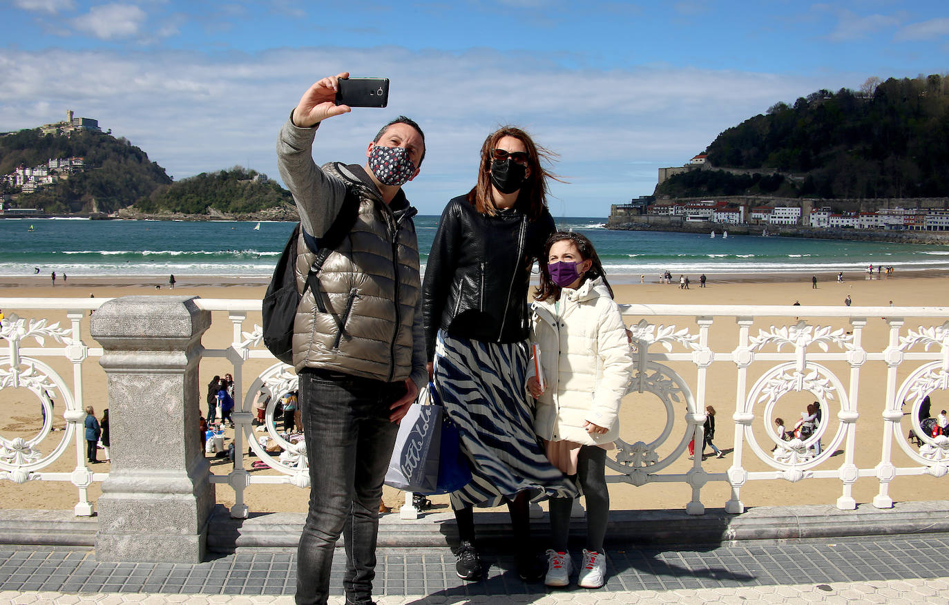 Miles de guipuzcoanos estrenaron este sábado el fin de la limitación con salidas a Bizkaia y Araba, y a segundas residencias