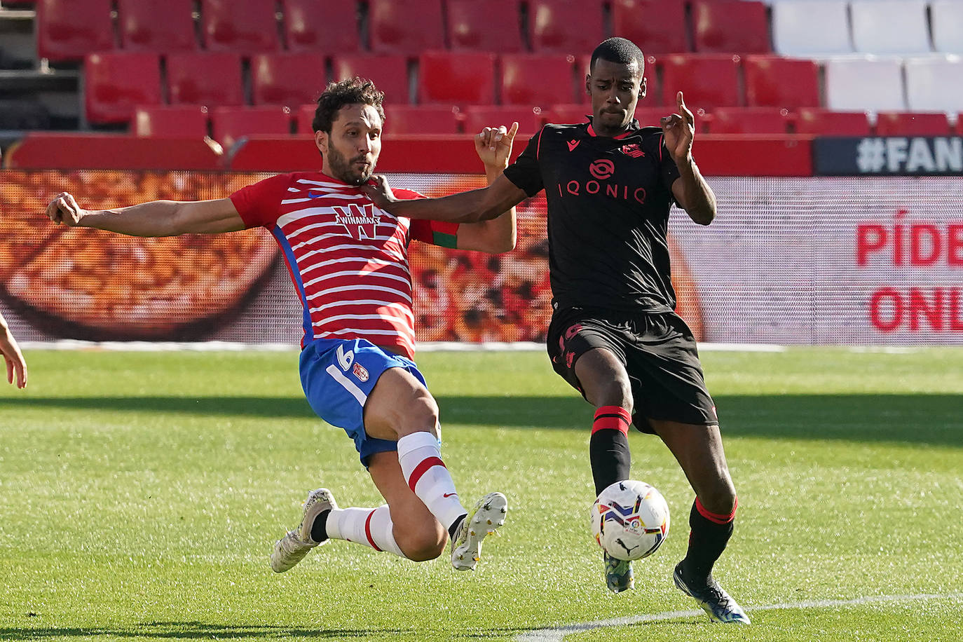 Fotos: Las mejores imágenes del Granada - Real Sociedad