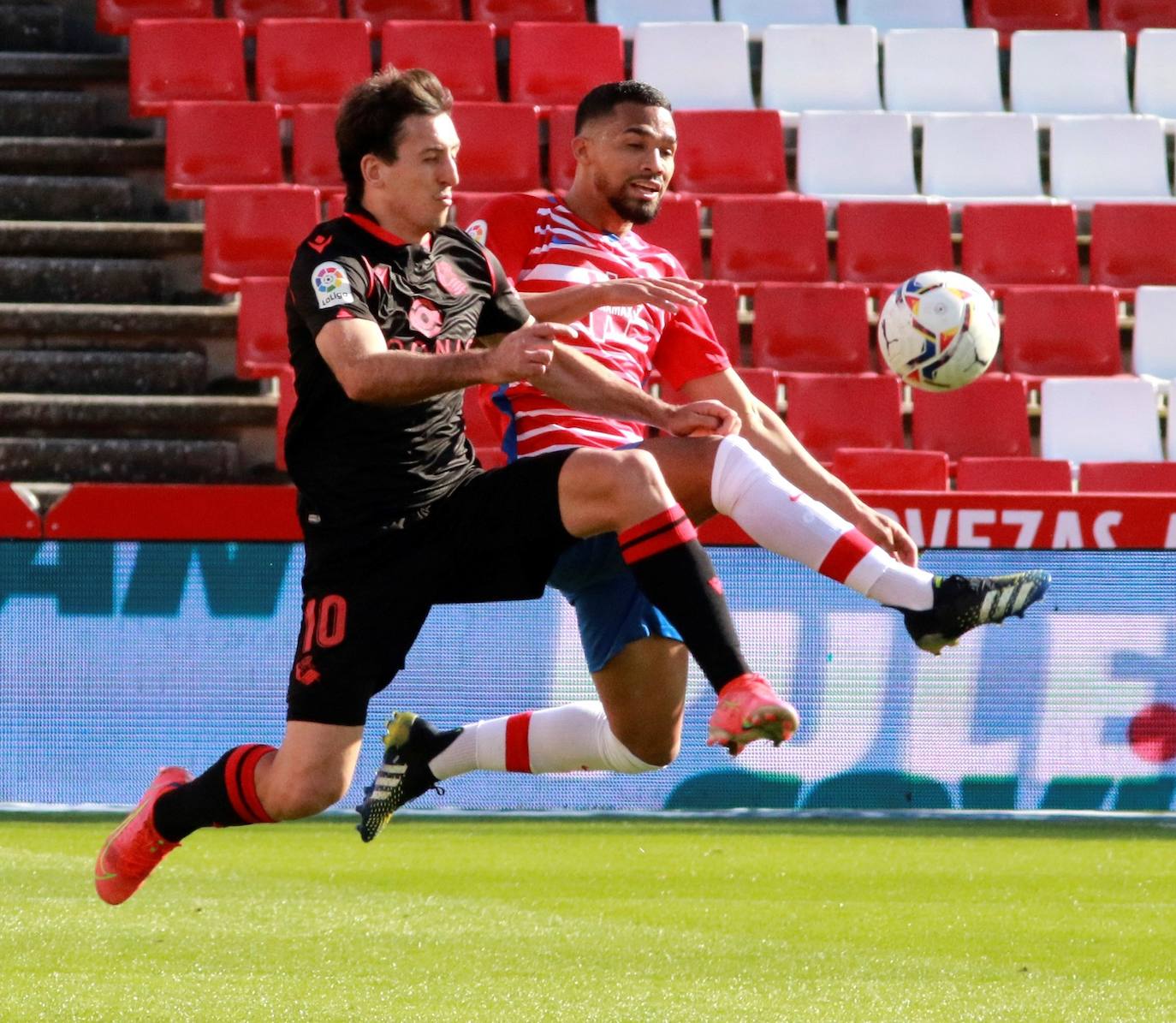 Fotos: Las mejores imágenes del Granada - Real Sociedad